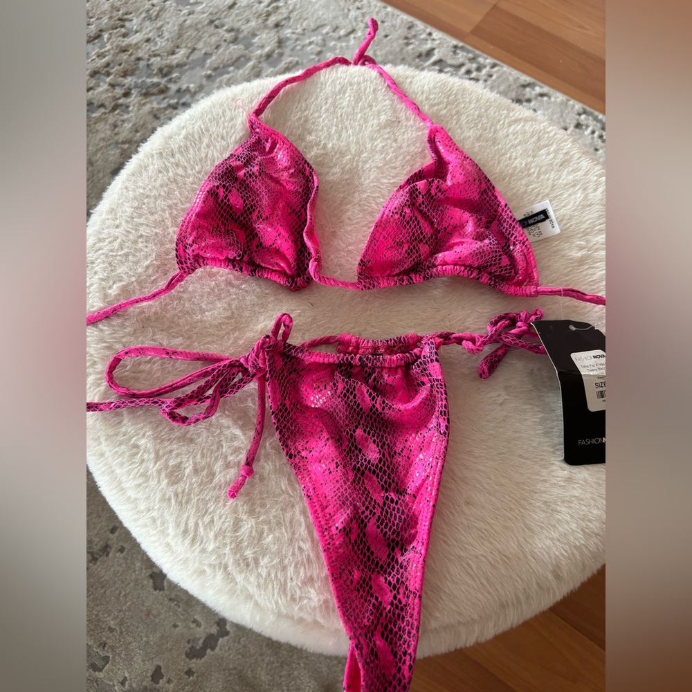 Time for a vacay teeny bikini - Brand New
